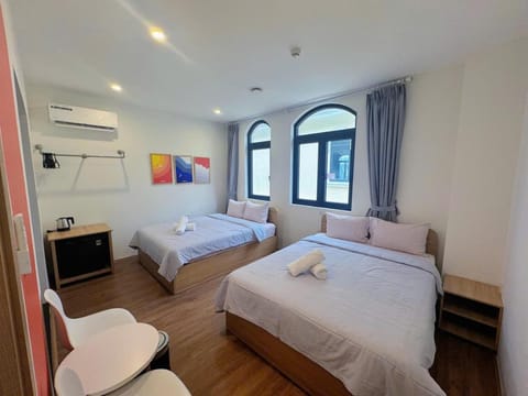 Bed, Living room, Photo of the whole room, Seating area, Bedroom, internet, air conditioner