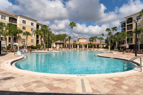 Property building, Day, Pool view, Swimming pool, sunbed