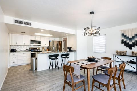 Pool, Game Room, Pet Friendly, 5 beds East Tucson! House in Tanque Verde