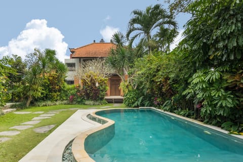 Spring, Day, Garden, Garden view, Pool view, Swimming pool