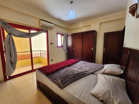 Bed, Photo of the whole room, Bedroom, wardrobe, air conditioner
