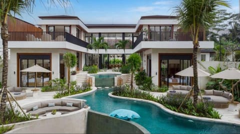 Ubud Magnificent 6 BR Infinity Pool Villa Villa in Tampaksiring