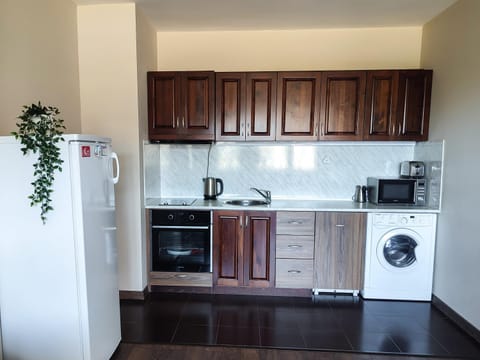 Coffee/tea facilities, Kitchen or kitchenette, dishwasher, oven, pet friendly, stove, toaster, washing machine