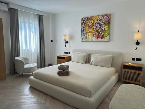 Stunning Seafront Apartment, Panoramic Sea Views Apartment in Sliema