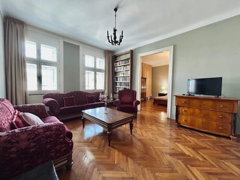 Communal lounge/ TV room, TV and multimedia, Living room