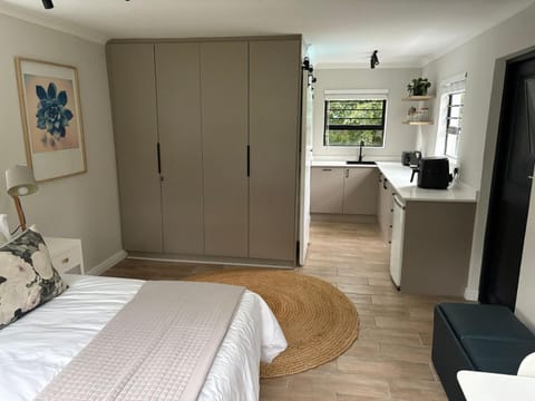 Photo of the whole room, Breakfast