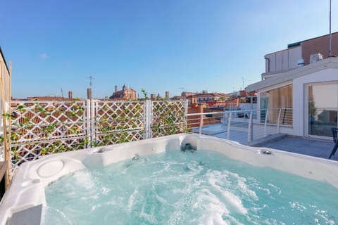 Hot Tub, Hot Tub, Balcony/Terrace, Swimming pool