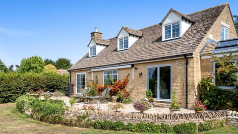 Property building, Garden, Garden view