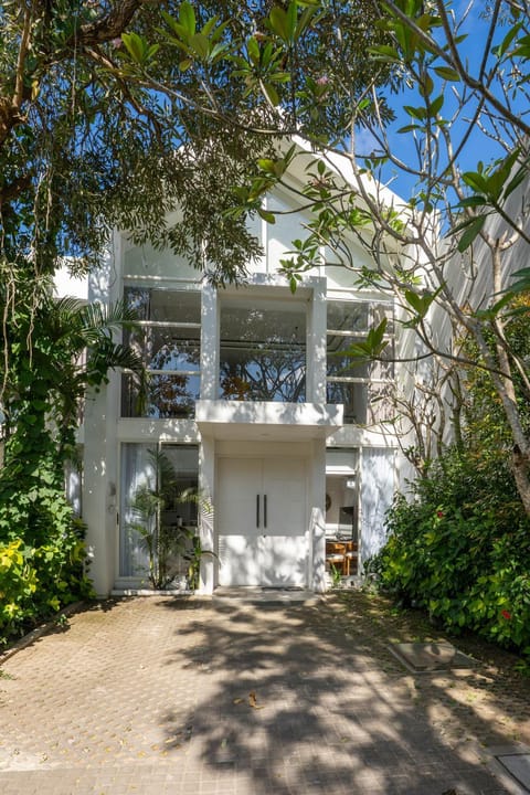 Property building, Spring, Day, Garden, Garden view