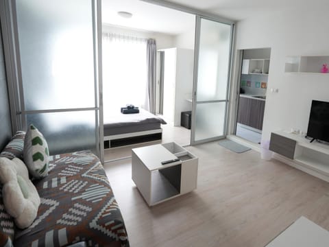Property building, Communal lounge/ TV room, Bed, Game Room, TV and multimedia, Living room, Photo of the whole room, Seating area, Evening entertainment, Bedroom
