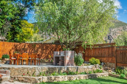 Patio, Spring, Day, Natural landscape, Garden, Dining area, Garden view, Mountain view