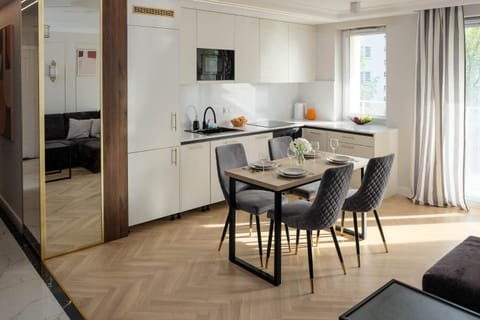 Kitchen or kitchenette, Living room, Seating area, Dining area, oven, pet friendly, stove