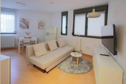 TV and multimedia, Living room, Seating area, internet