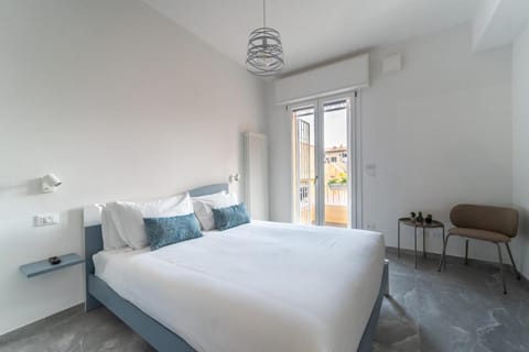 Luxury Station Oasis with Balcony Apartment in Bologna