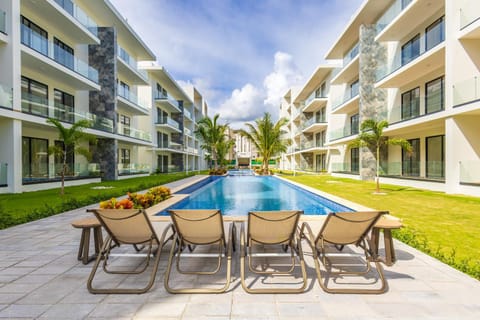 Property building, Pool view, Swimming pool, sunbed