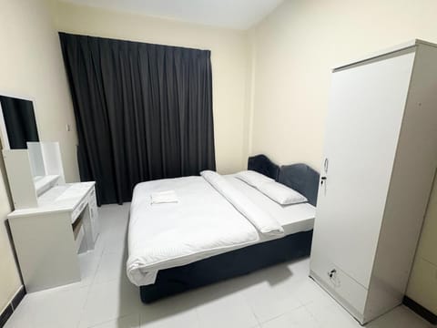 Bed, Photo of the whole room, wardrobe