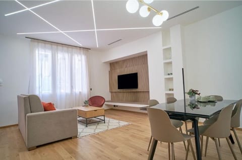 Communal lounge/ TV room, TV and multimedia, Living room, Floor plan, Dining area