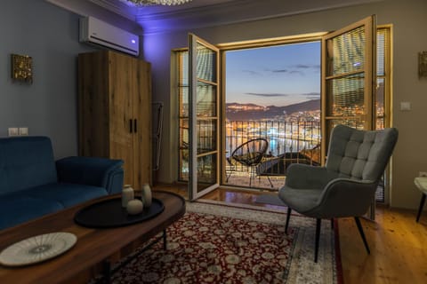 Natural landscape, View (from property/room), Balcony/Terrace, Living room, Mountain view, Sea view, air conditioner