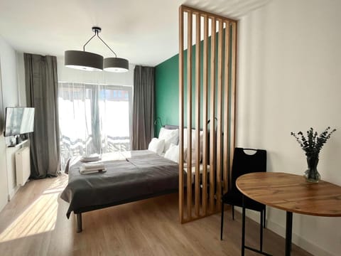 Bed, Dining area