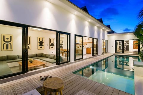 Pool view, Swimming pool, sunbed