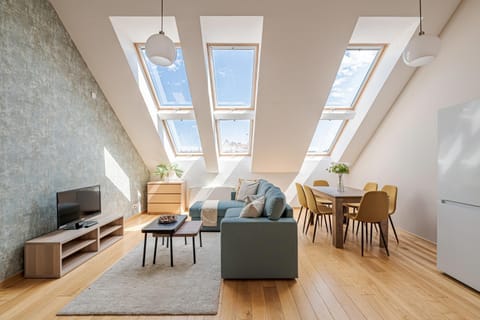 Communal lounge/ TV room, TV and multimedia, Living room, Seating area, Evening entertainment
