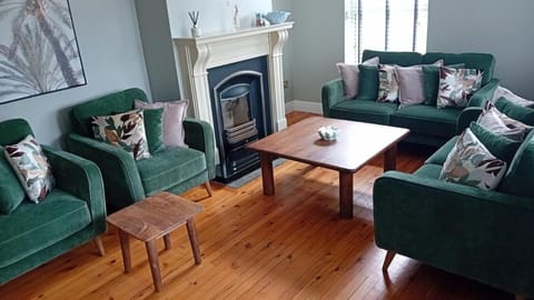 Entire Home with Hot Tub House in Ireland