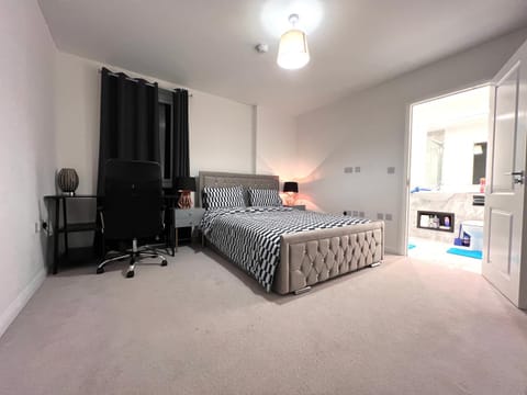 Bed, TV and multimedia, Photo of the whole room, Bedroom, wardrobe
