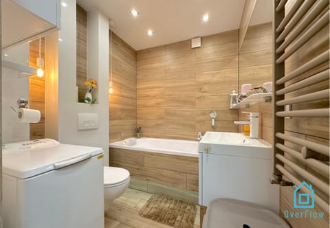 Postcard Apartment Scenic Escape 10 Minutes to Gdańsk Old Town and Seaside Apartment in Gdansk