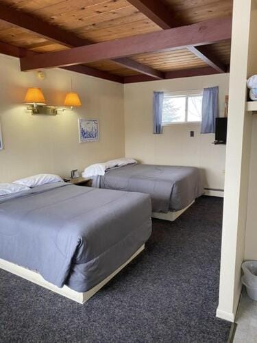 Villa De Moderne - adoba Inn Charlevoix Motel in Charlevoix