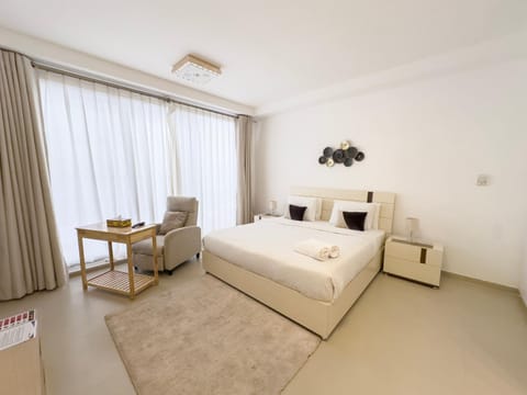 Bed, Seating area, Bedroom