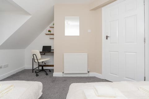 Open Mind Property - 8 Guests & Free Parking Apartment in Bournemouth