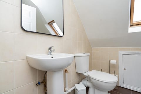 Open Mind Property - 8 Guests & Free Parking Apartment in Bournemouth