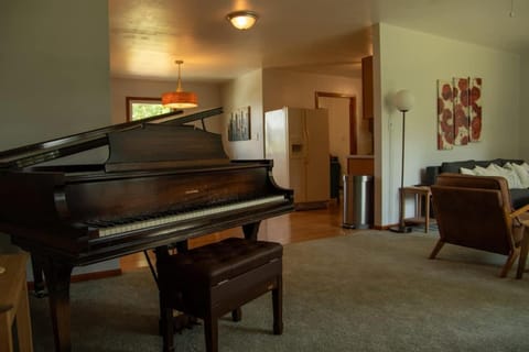 Walk to Weddings-Wineries-Trails Family Friendly Home in Downtown Alto Pass House in Alto Pass