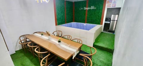 Dining area, Swimming pool