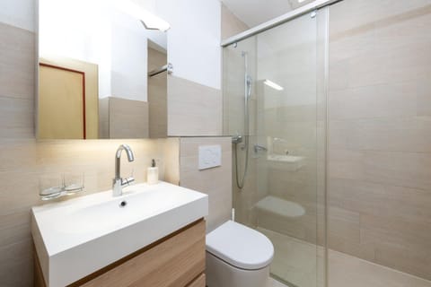 Ski Paradise Steps to Chantarella Lift Apartment in Saint Moritz