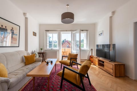 Communal lounge/ TV room, Living room, Seating area