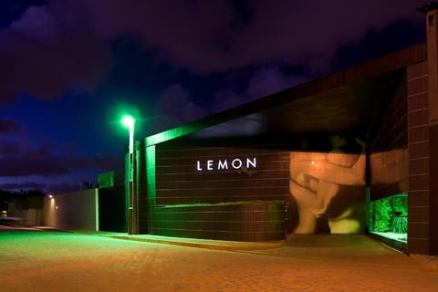 Facade/entrance, Night, Street view