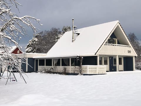 Property building, Day, Winter
