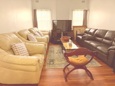 Communal lounge/ TV room, TV and multimedia, Living room, Seating area
