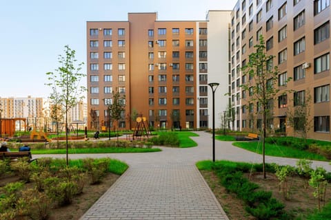 Property building, Facade/entrance, Neighbourhood, Natural landscape, Garden view, Street view, Location