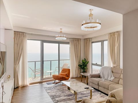 View (from property/room), Balcony/Terrace, Living room, Seating area, Bedroom, Sea view
