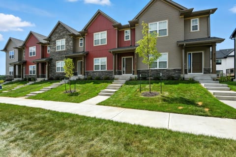 Modern Townhome Retreat in Prime Location townhouse House in Coralville