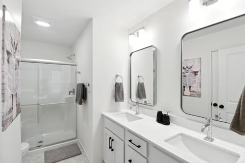 Modern Townhome Retreat in Prime Location townhouse House in Coralville