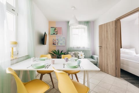 Bed, Living room, Photo of the whole room, Seating area, Dining area, Bedroom