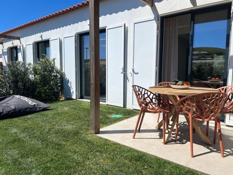 Property building, Garden, Dining area, Garden view