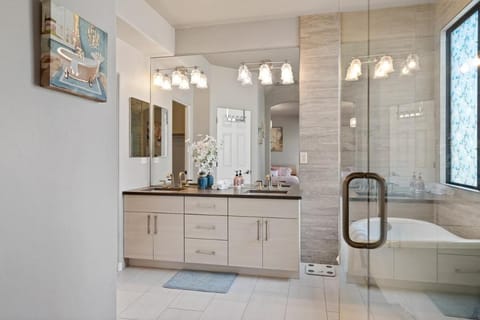 Serene Retreat with Pool & Spa 3 Bed 3 Bath House in Catalina Foothills