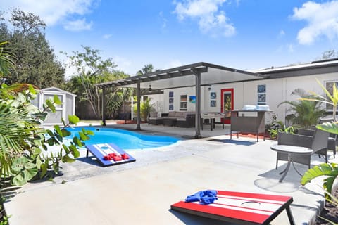 Garden view, Pool view, Swimming pool, sunbed