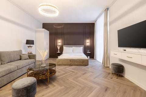 Bed, TV and multimedia, Photo of the whole room, Seating area, Evening entertainment, Bedroom