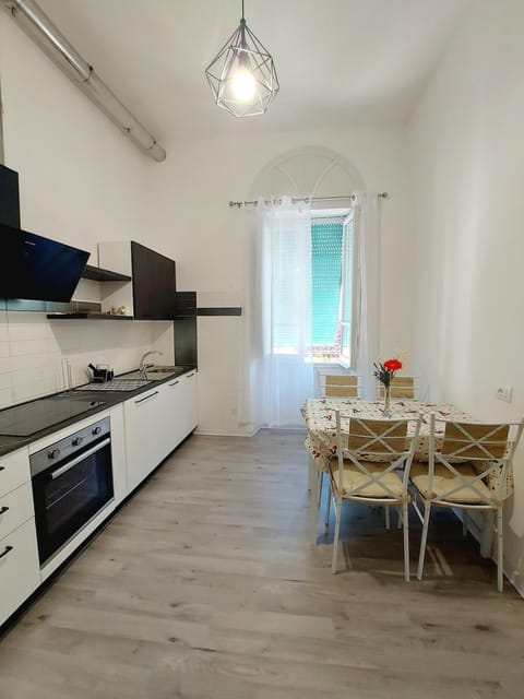 Kitchen or kitchenette, oven