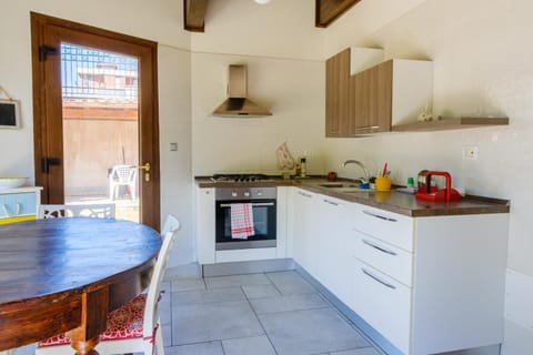 Dentro le mura, natura relax e cultura House in L'Aquila